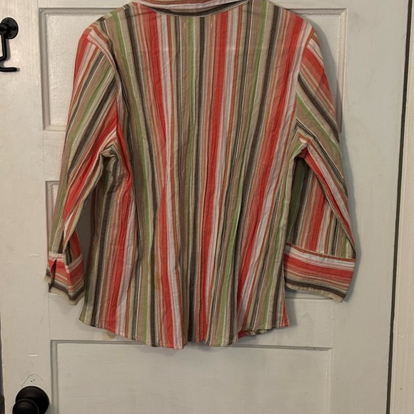 Button up - Picture 3 of 3